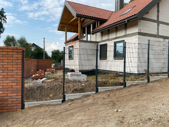 uchwyt do panela ogrodzeniowego